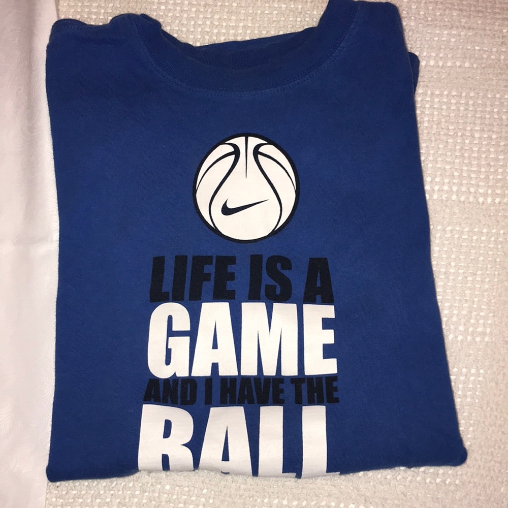 Nike basketball boys tee